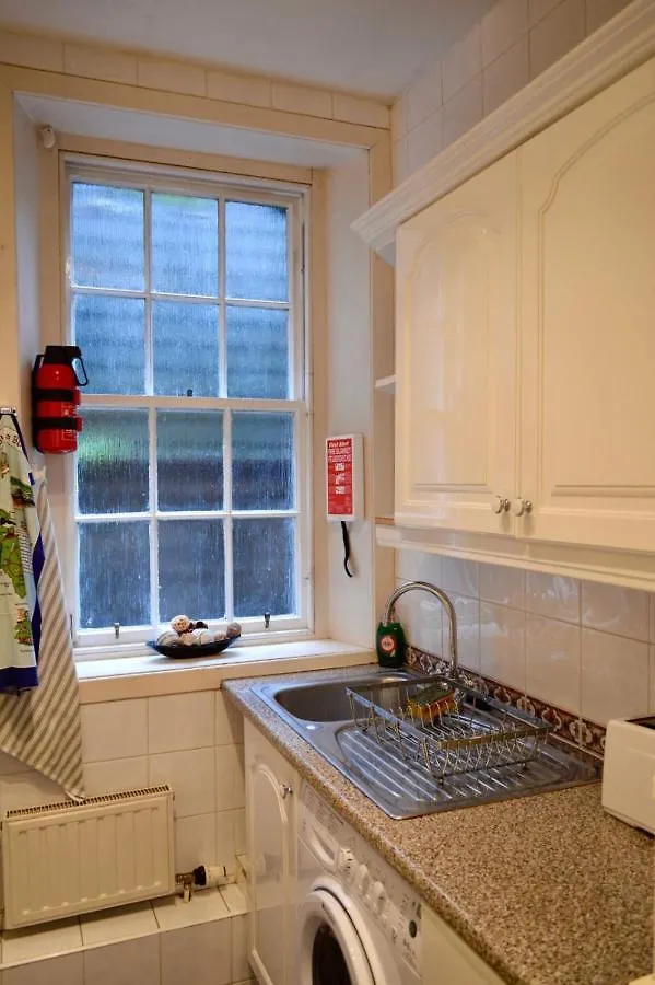 Homely Comfortable 2 Bed In Historic Rose Street Edinburgh United Kingdom