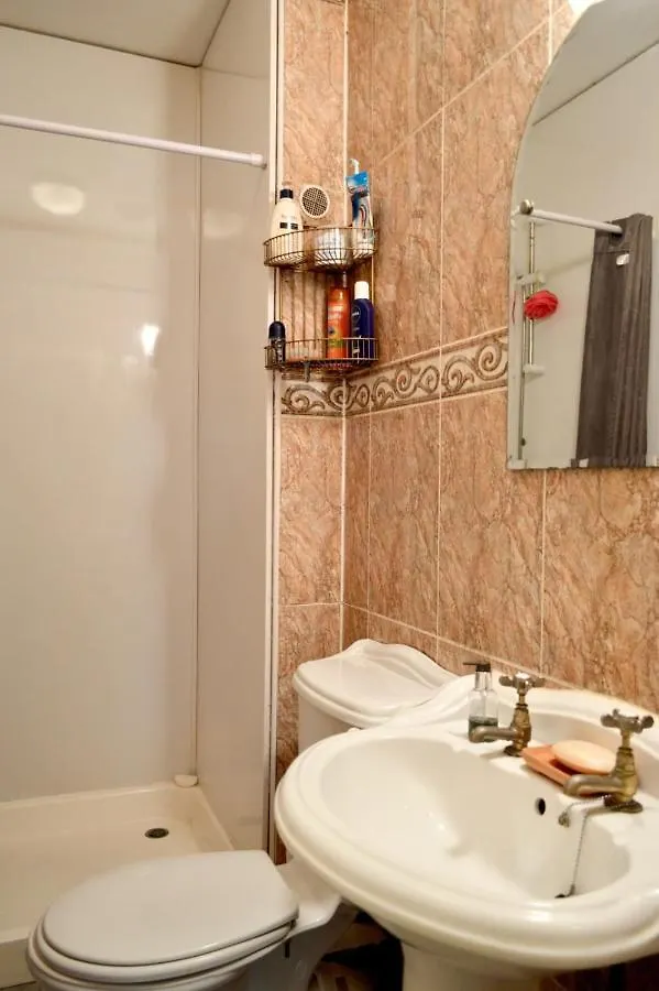 Homely Comfortable 2 Bed In Historic Rose Street Edinburgh Apartment