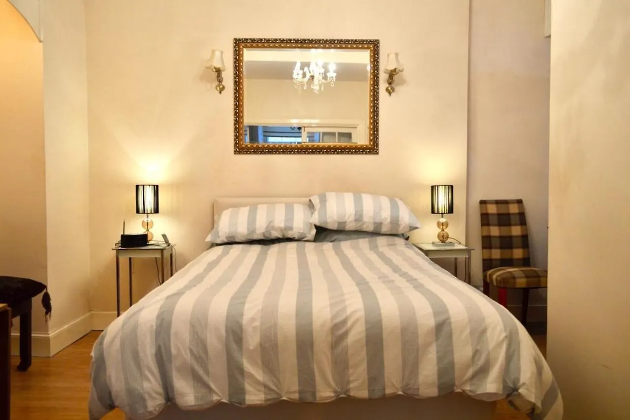 Apartment Homely Comfortable 2 Bed In Historic Rose Street Edinburgh