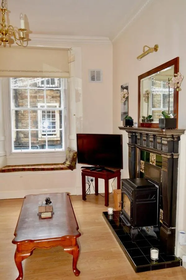 Apartment Homely Comfortable 2 Bed In Historic Rose Street Edinburgh