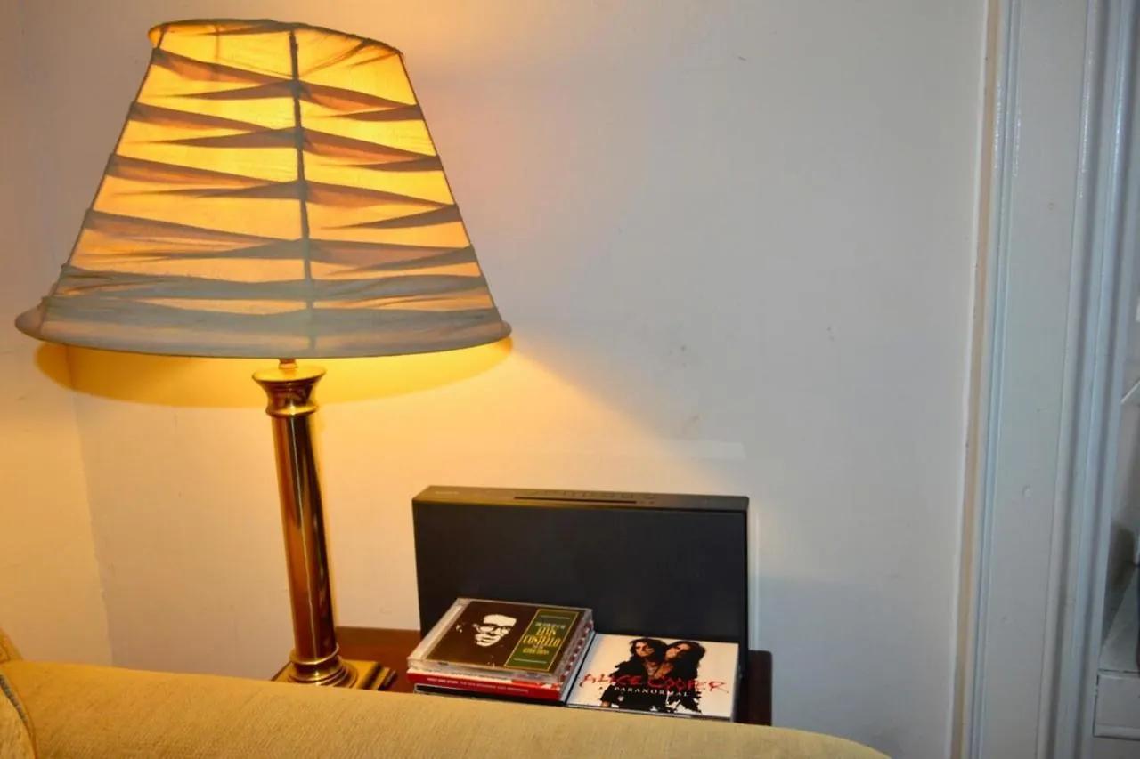 Homely Comfortable 2 Bed In Historic Rose Street Edinburgh Apartment