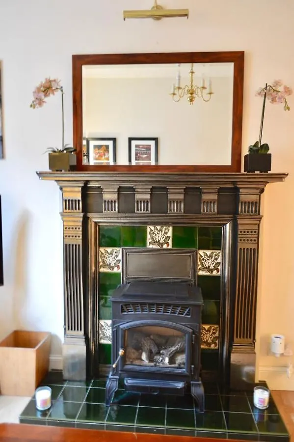 Homely Comfortable 2 Bed In Historic Rose Street Edinburgh Apartment