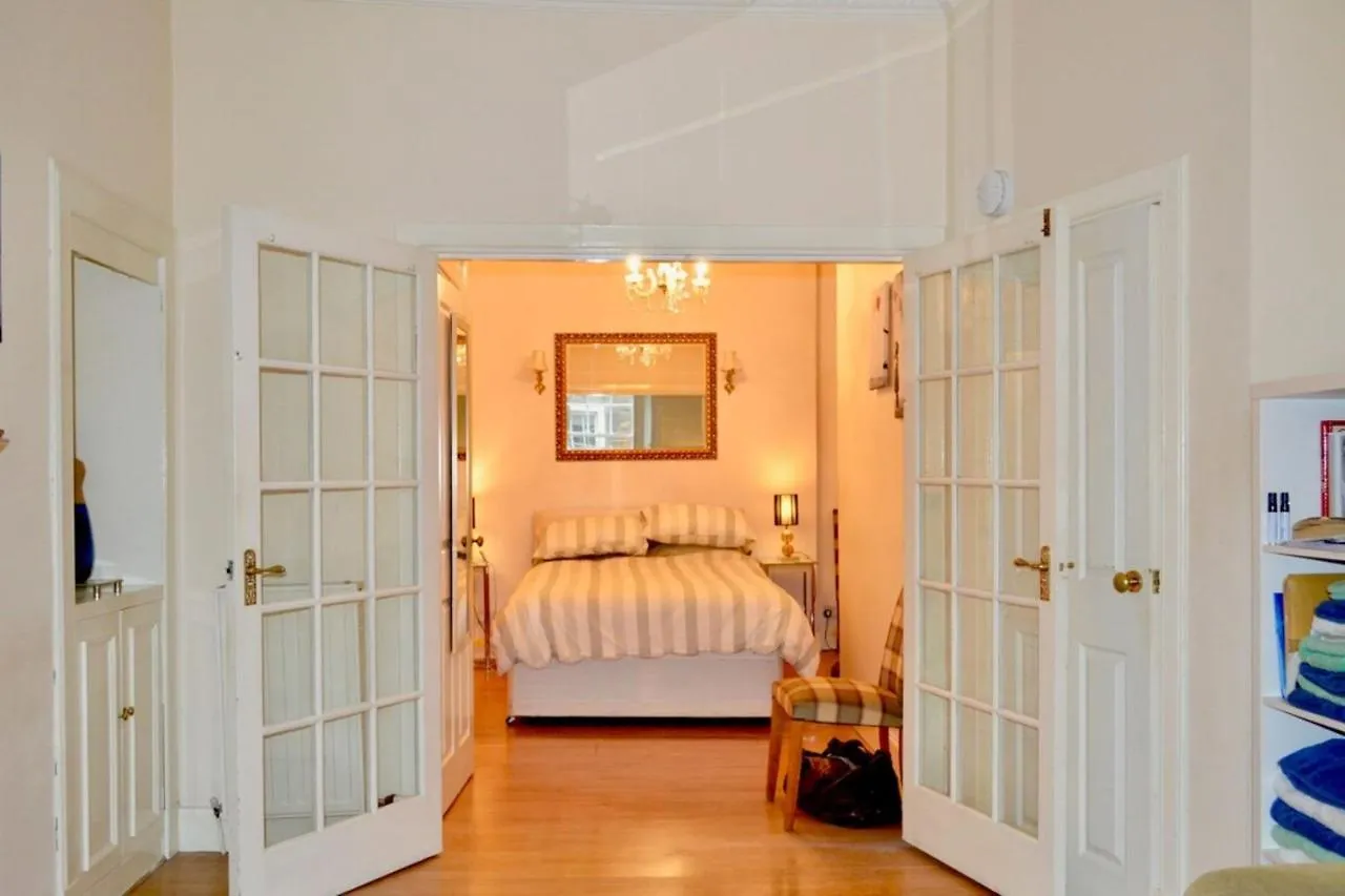 Apartment Homely Comfortable 2 Bed In Historic Rose Street Edinburgh United Kingdom